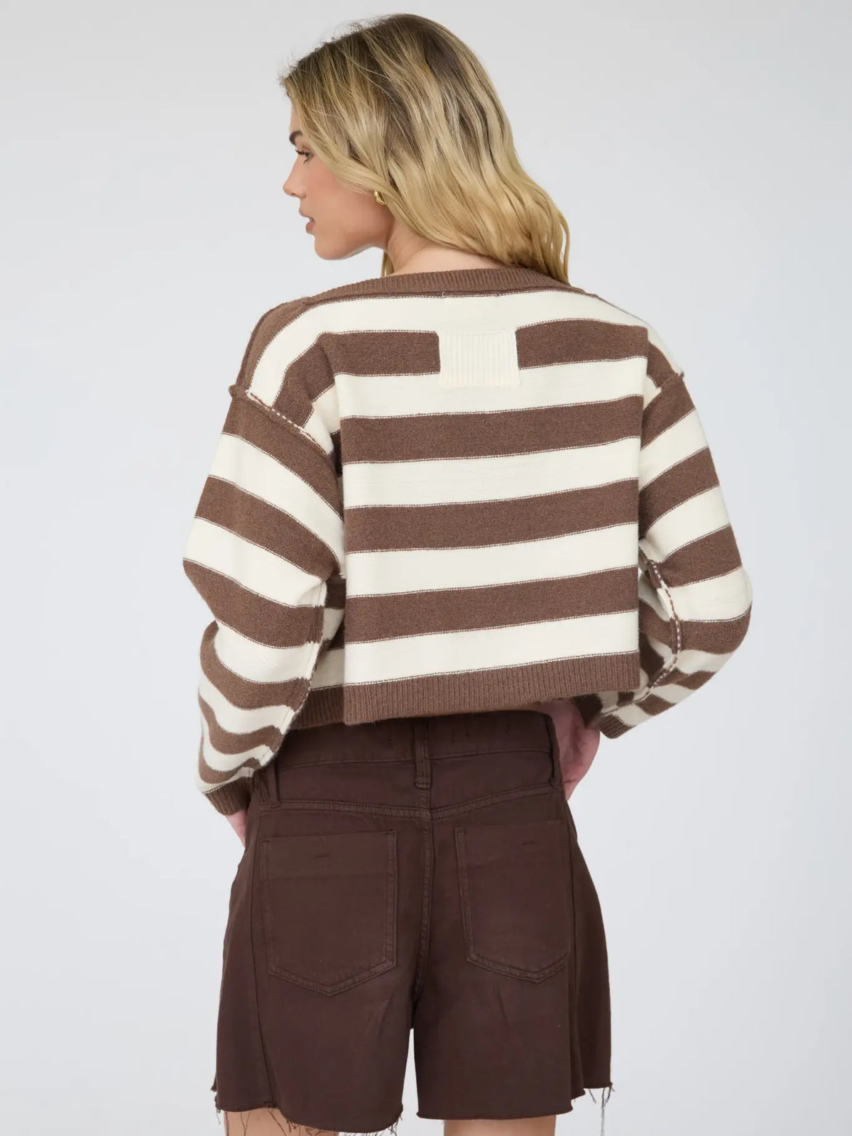 THE KENNEDI STRIPED EXPOSED SEAM SWEATER - cream/cocoa