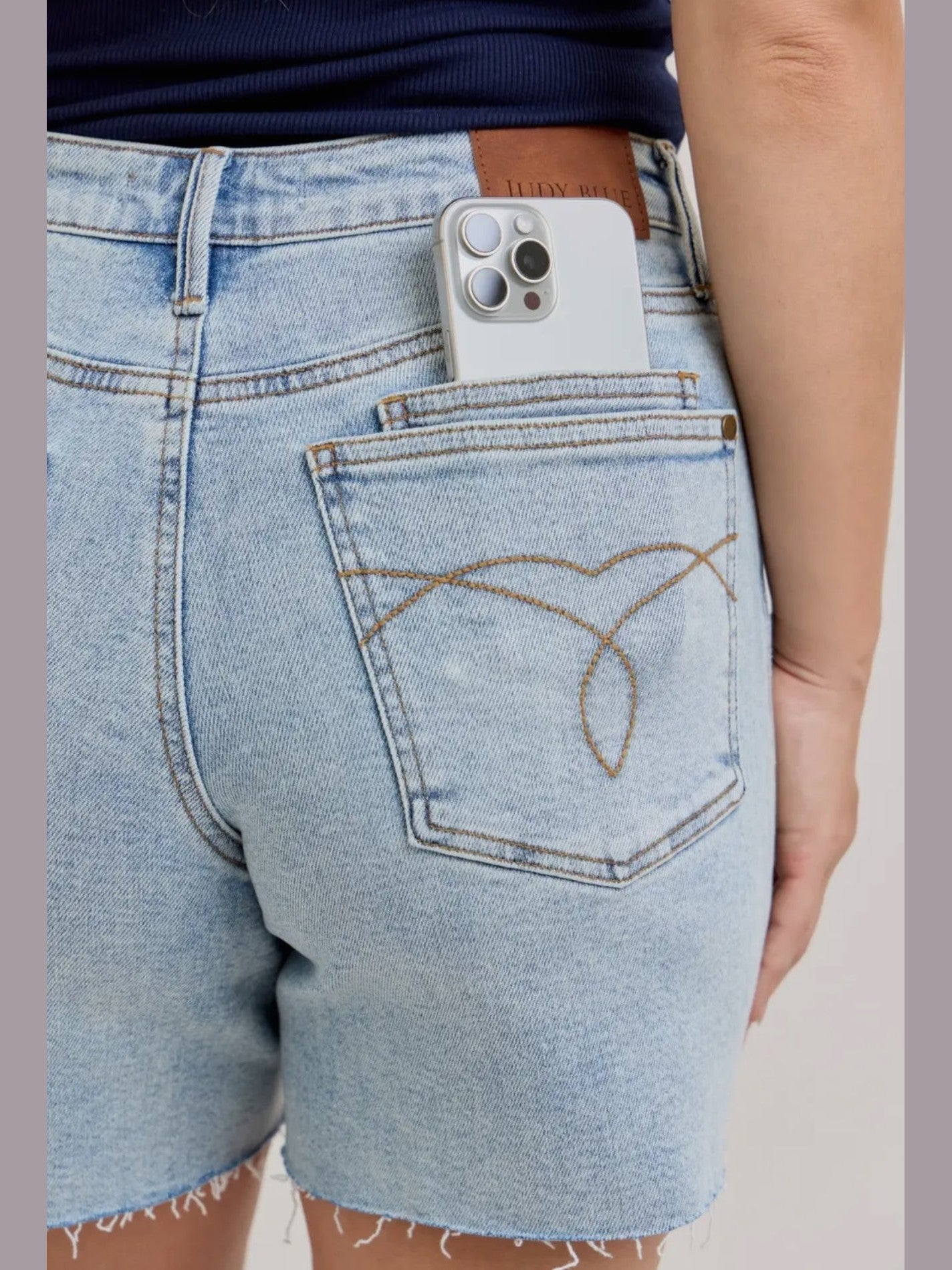THE JUDY BLUE MAGIC DAD JEAN SHORTS - lt wash