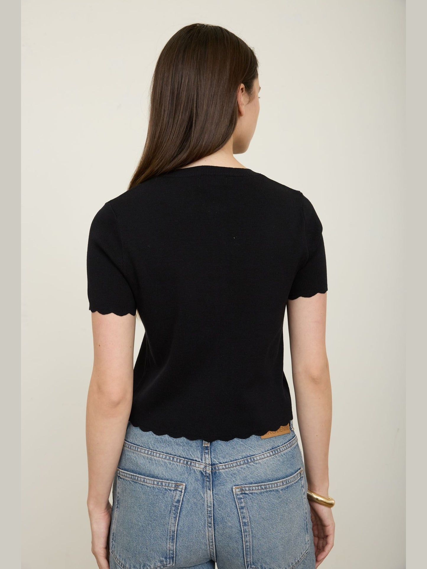 THE CHLOE SCALLOPED SS CARDIGAN - black