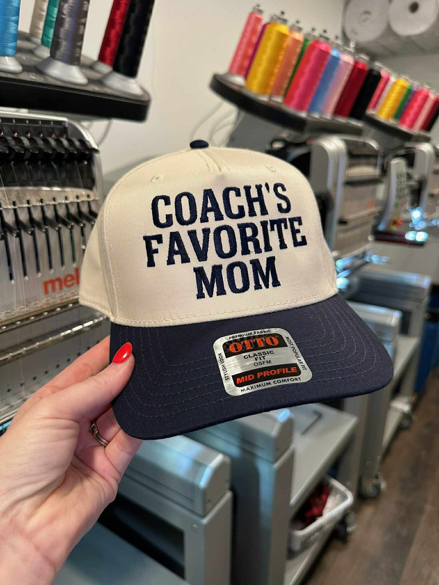 THE COACH’S FAVORITE MOM BASEBALL HAT