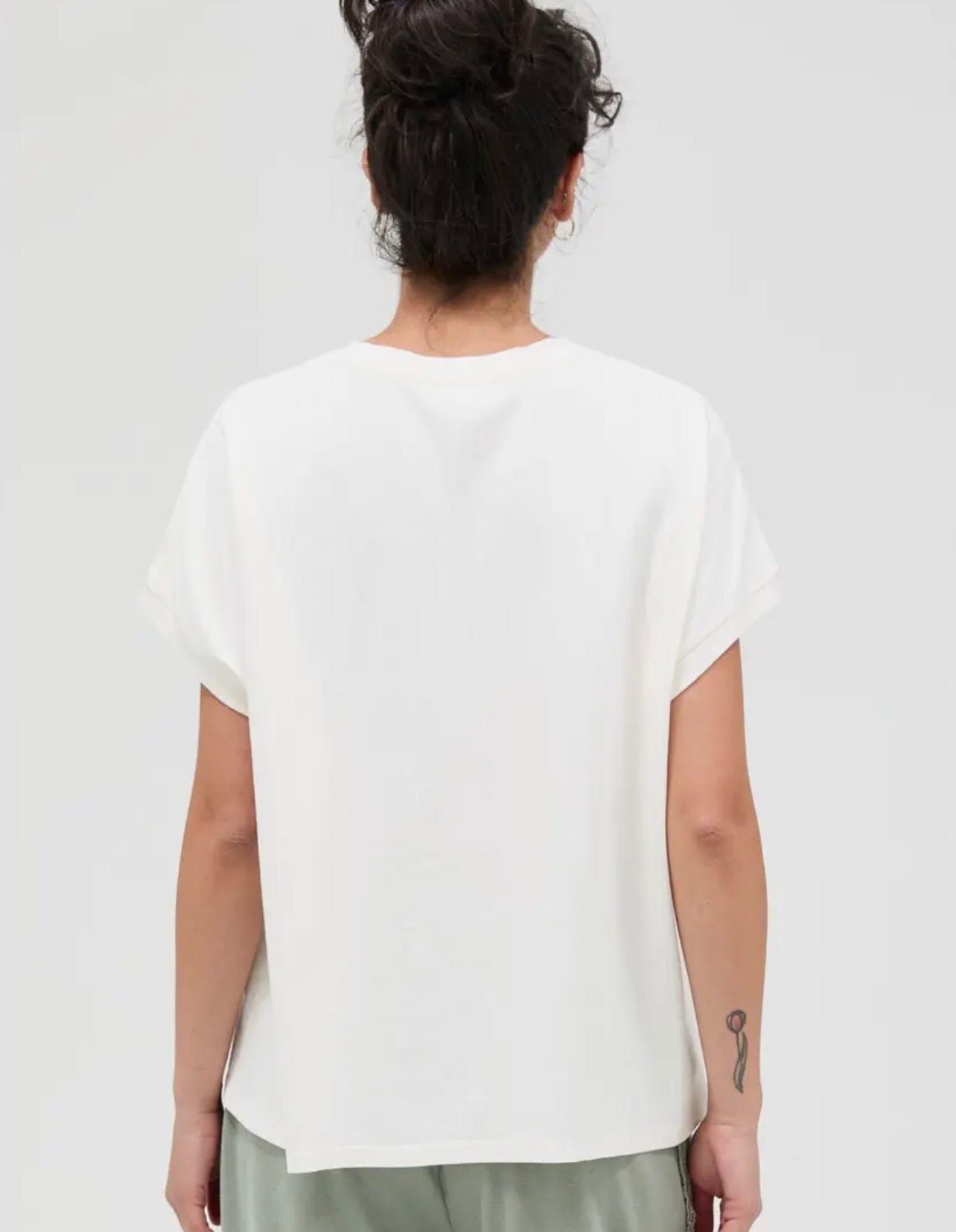 THE NICOLE CAP SLEEVE KNIT TEE - off white