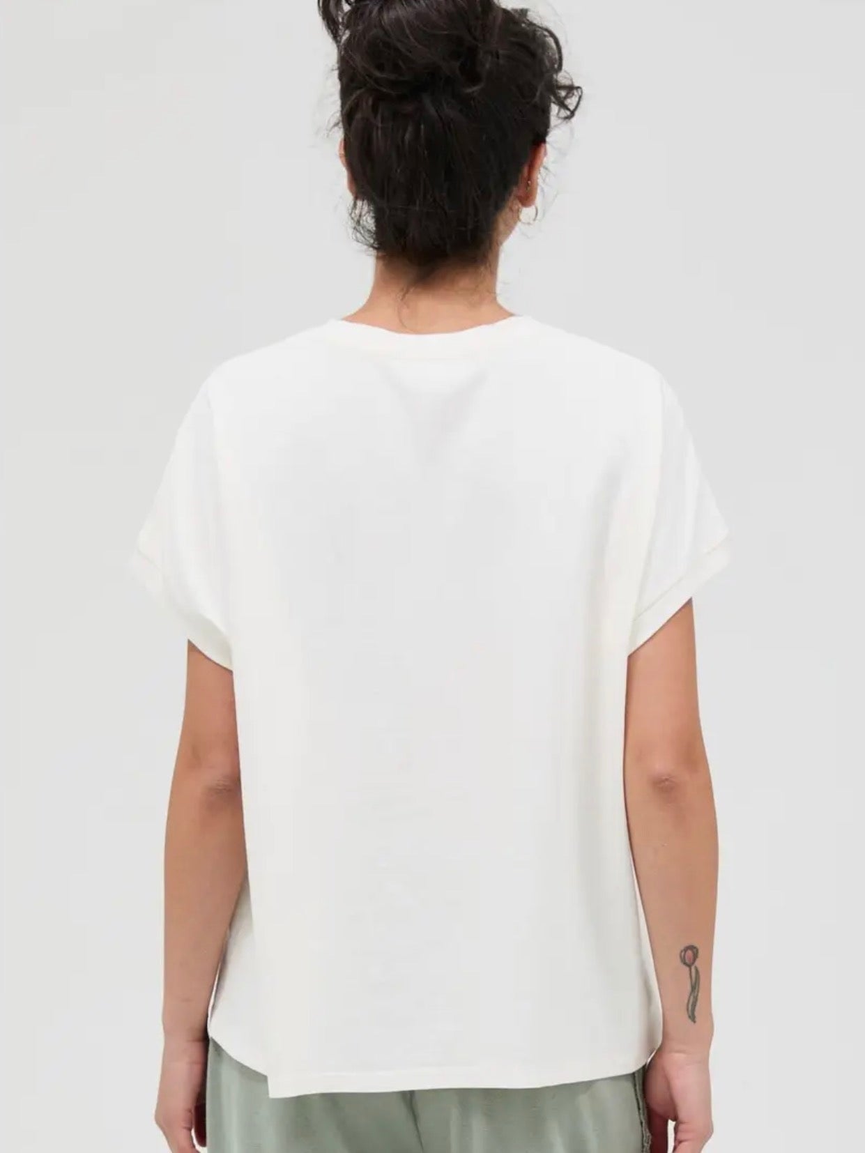 THE NICOLE CAP SLEEVE KNIT TEE - off white