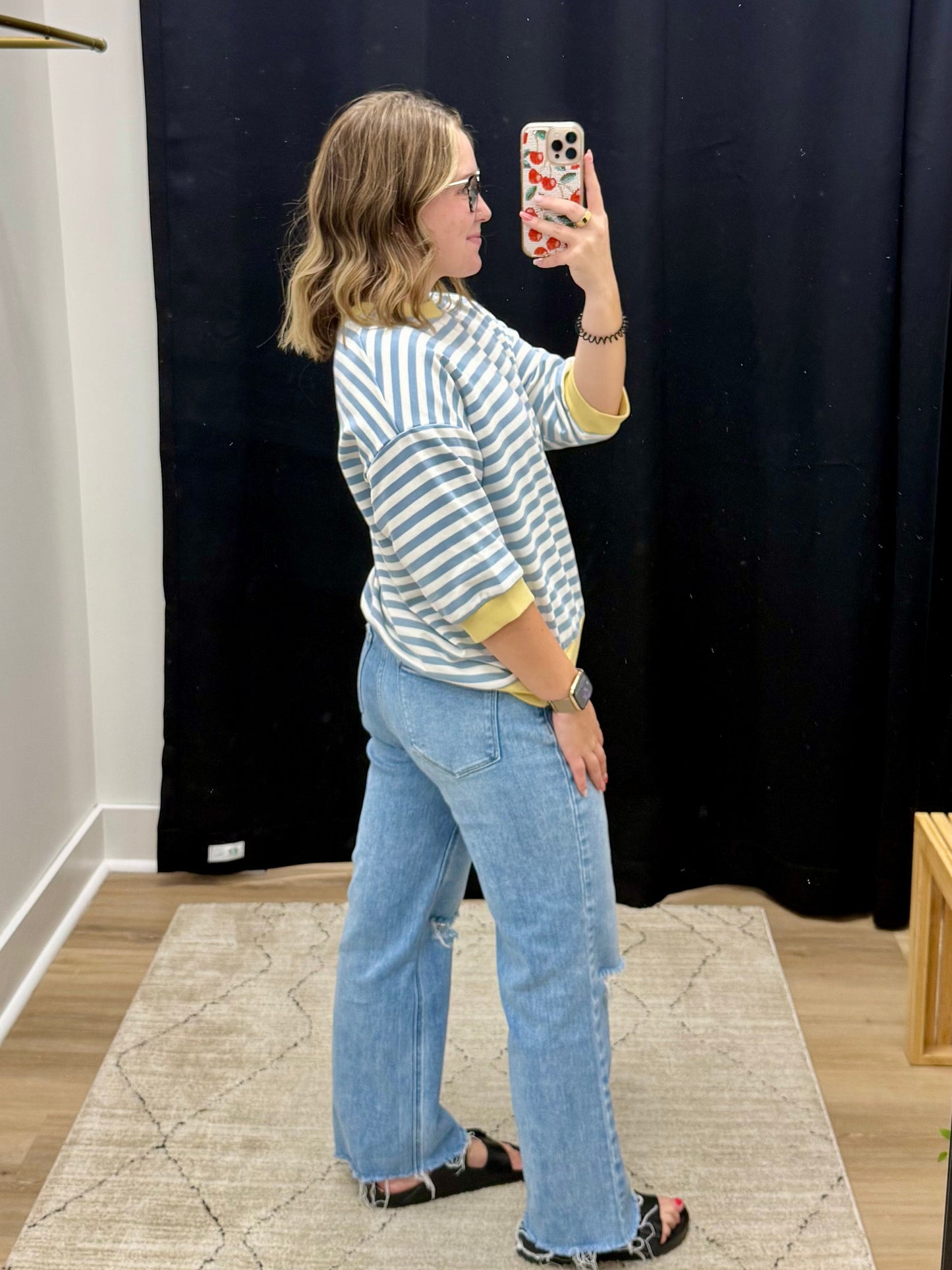 THE LINDSEY COLORBLOCK TRIM SHORT SLEEVE TOP
