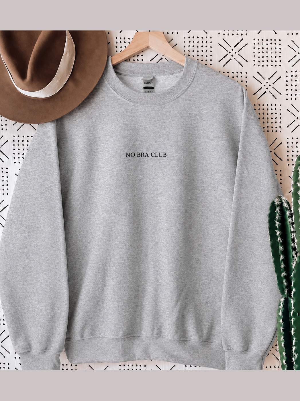 NO BRA CLUB GRAPHIC SWEATSHIRT