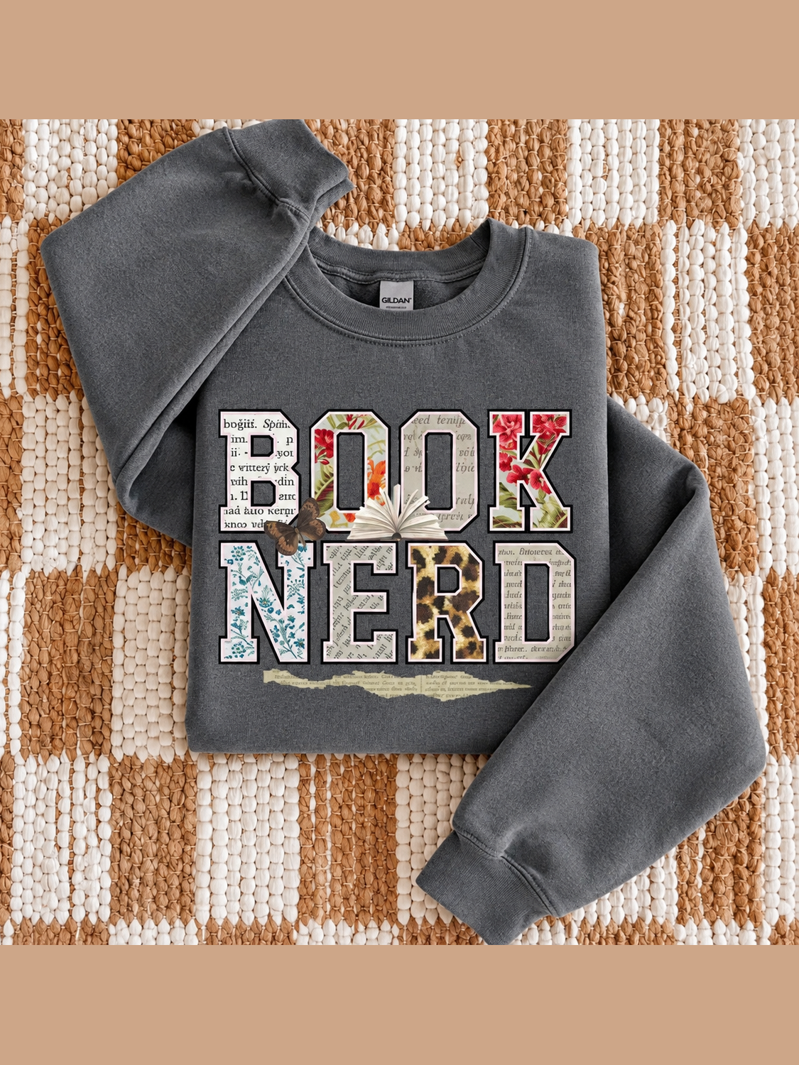 THE BOOK NERD GRAPHIC SWEATSHIRT - charcoal