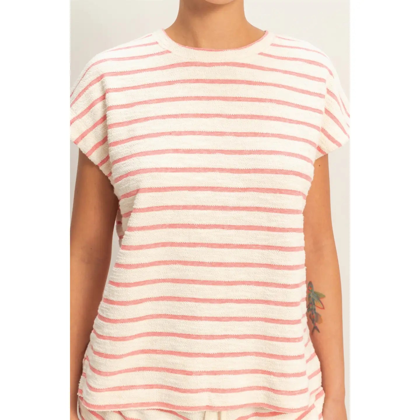 THE LEXI TEXTURED STRIPED CAP SLEEVE TOP - red