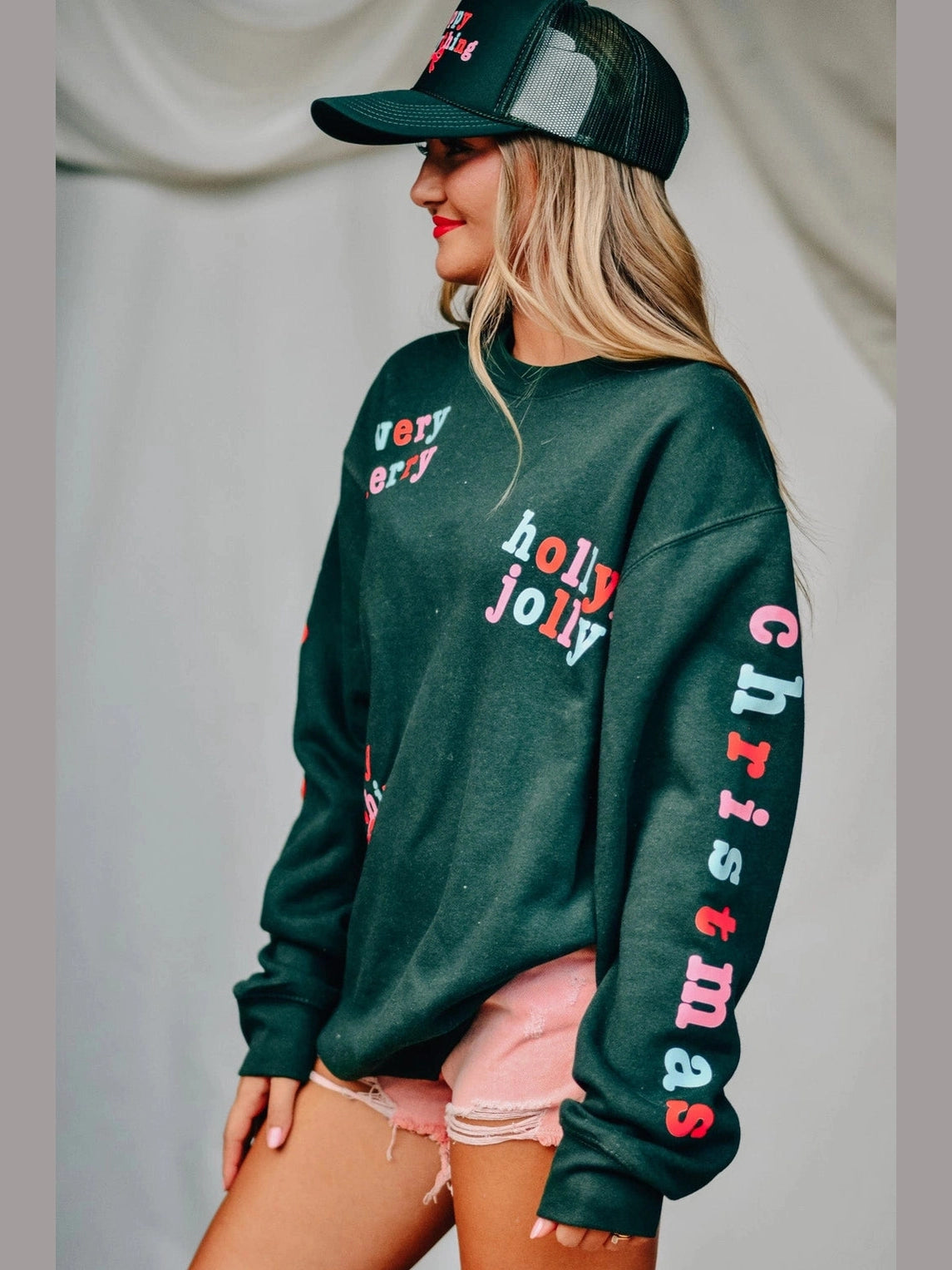 THE HOLLY MERRY EVERYTHING GRAPHIC SWEATSHIRTS- green
