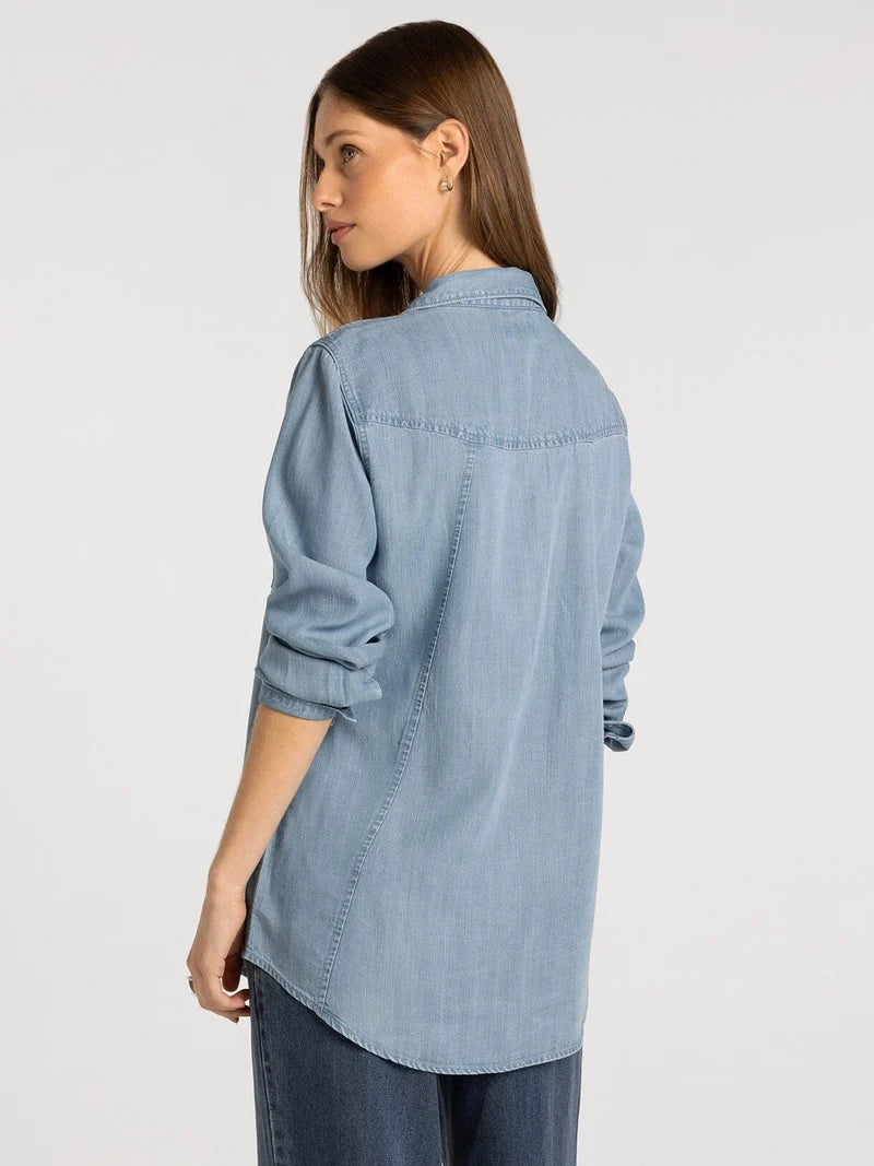 THE GINGER DENIM BUTTON DOWN TOP - lt wash denim