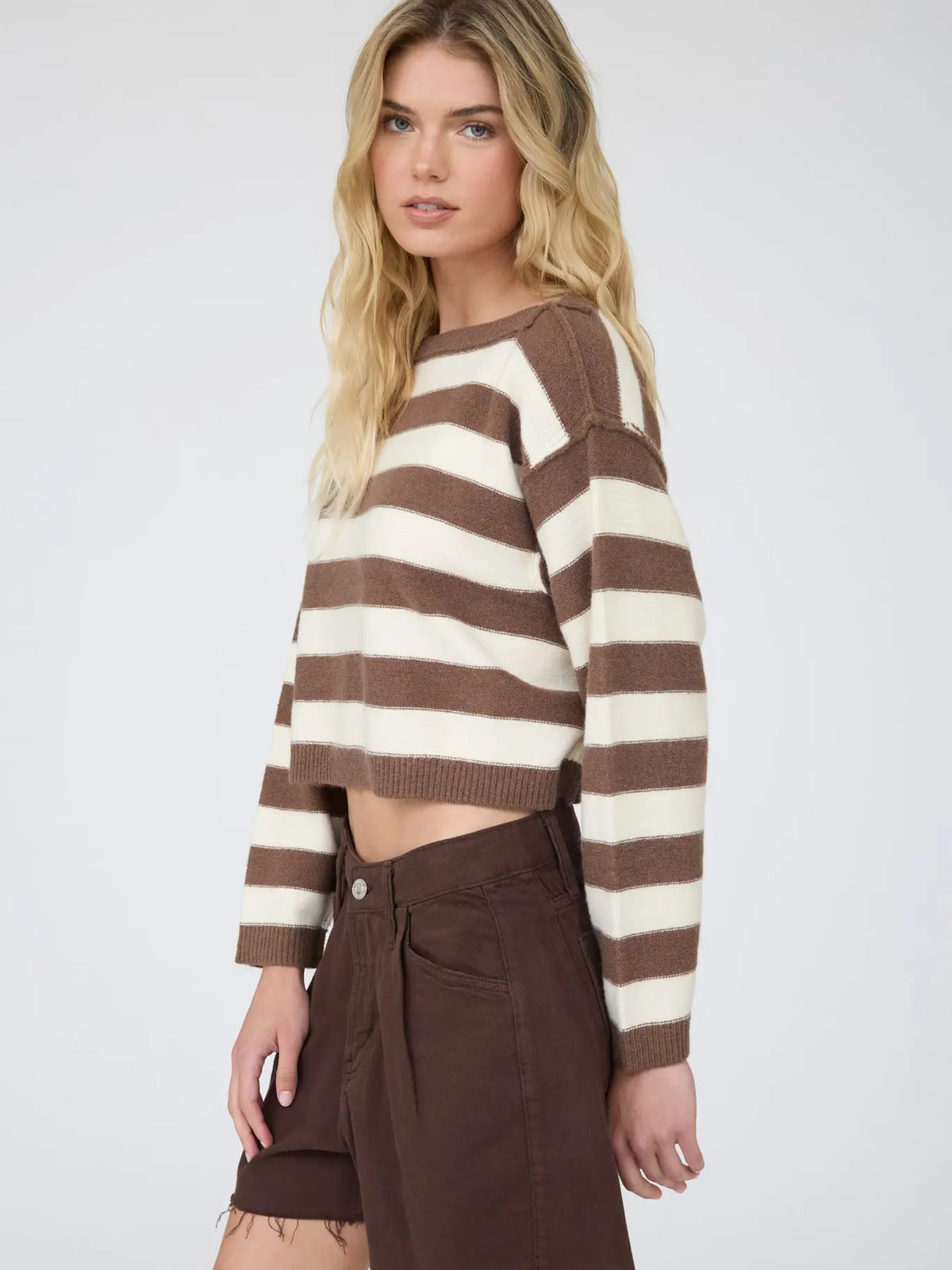 THE KENNEDI STRIPED EXPOSED SEAM SWEATER - cream/cocoa