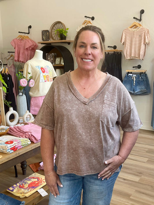 THE CIERRA V NECK MINERAL WASH TOP - brown