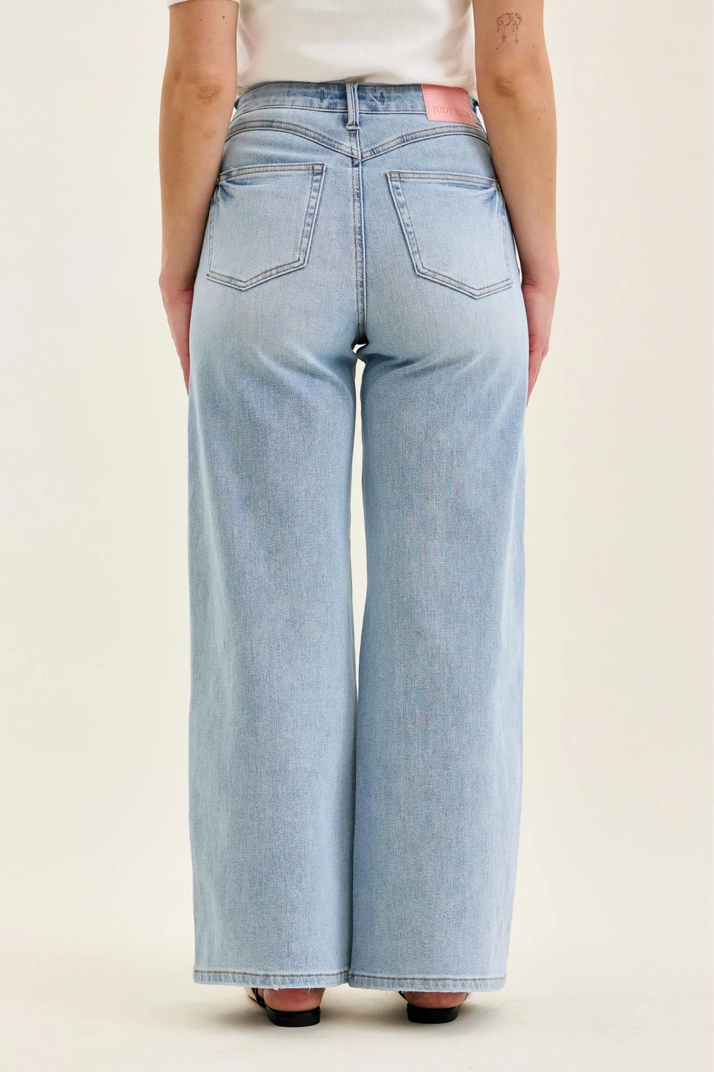 THE EVIE HW RETRO WIDE LEG LT DENIM JEANS