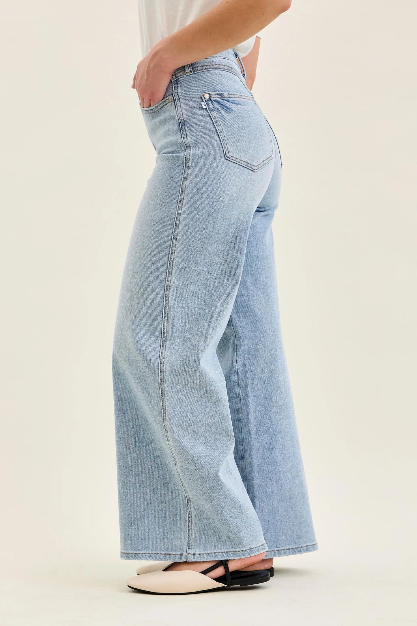 THE EVIE HW RETRO WIDE LEG LT DENIM JEANS