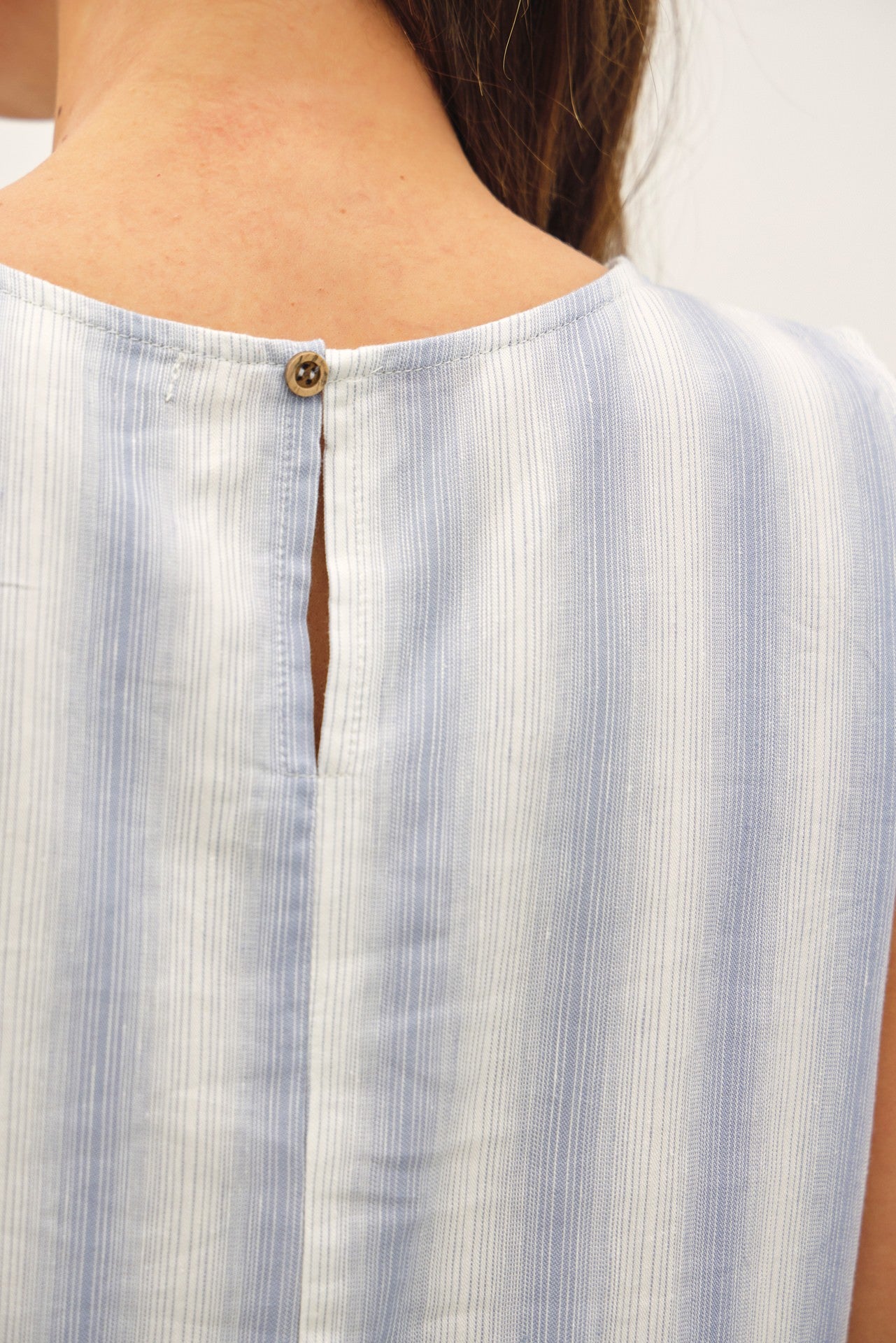 THE LYNN CHAMBRAY STRIPE LINEN BLEND TANK