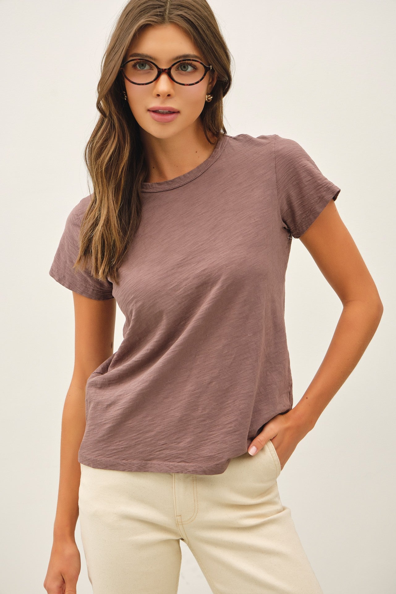 THE KAYLA COTTON SLUB GARMENT DYED TEE - cocoa
