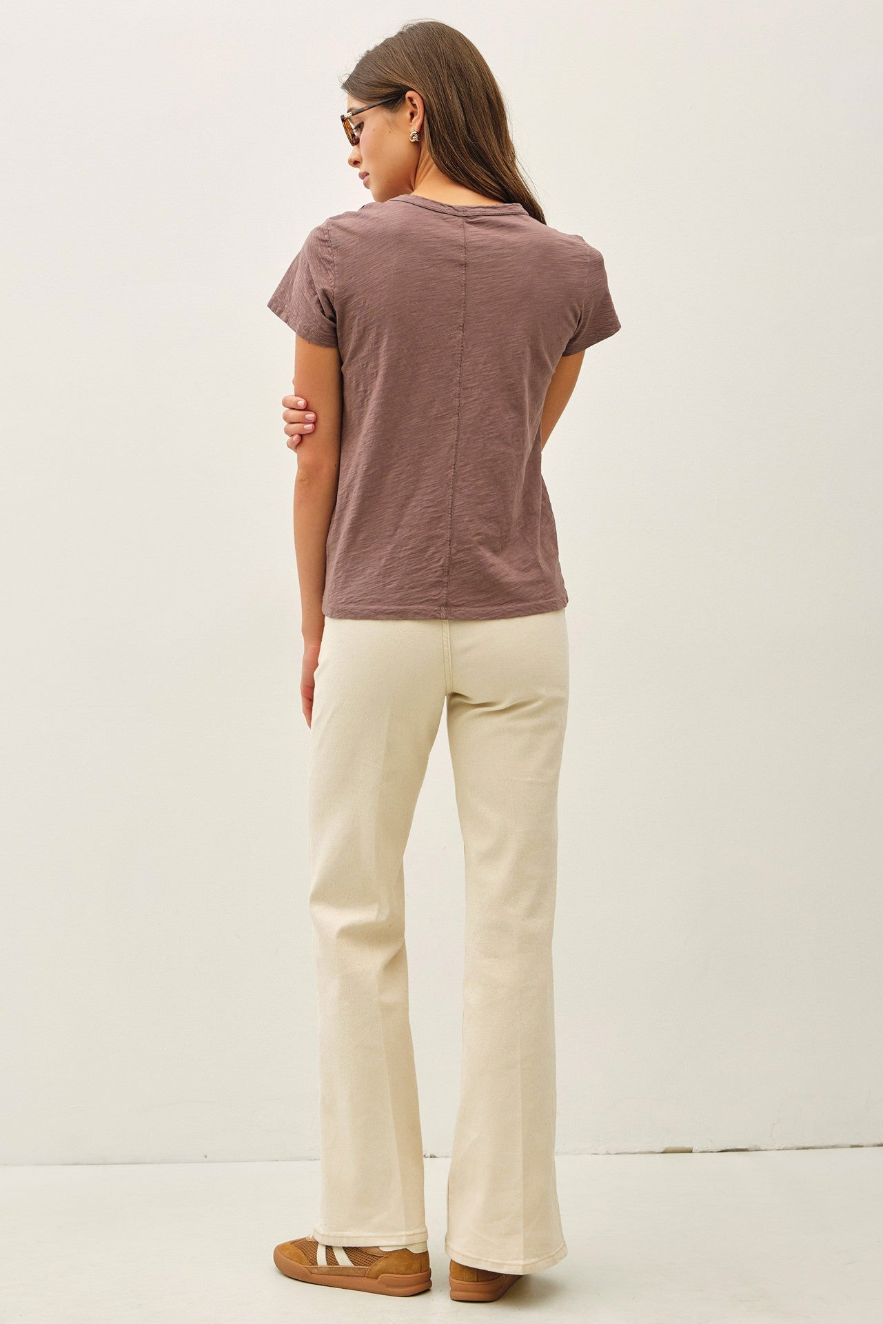 THE KAYLA COTTON SLUB GARMENT DYED TEE - cocoa