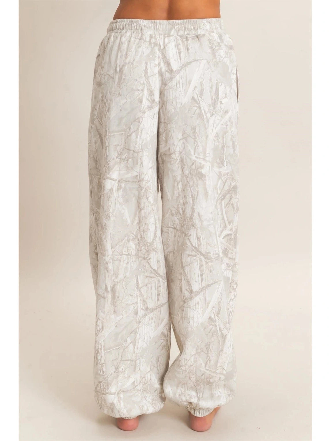 THE CIERA TREE CAMO SWEATPANTS - grey