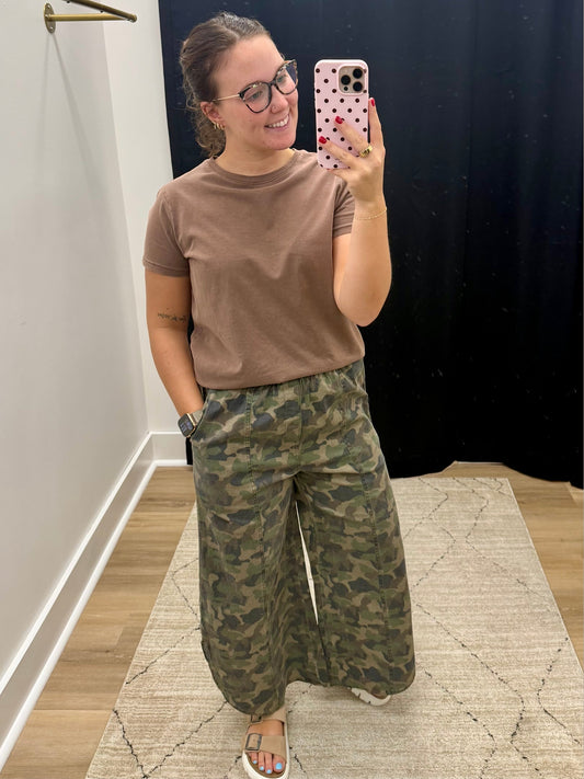 THE HALEY CAMO TULIP HEM COTTON PANTS - green