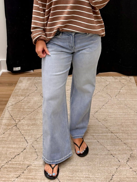 THE LAURIE MID RISE WIDE LEG ANKLE DENIM - lt wash