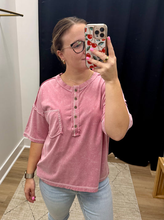 THE ELLE MINERAL WASH HENLEY TOP - mauve