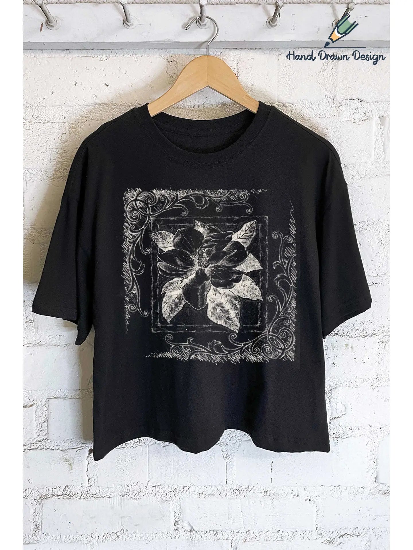 THE MAGNOLIA FLOWER GRAPHIC TEE - black