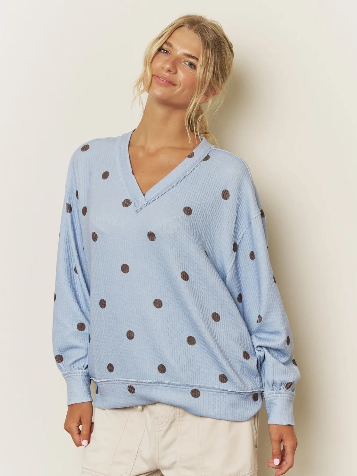 THE MAGGIE POLKA DOT TEXTURED KNIT V NECK TOP - blue