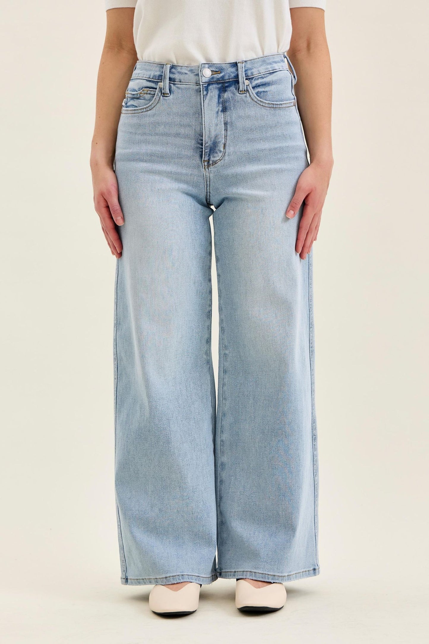 THE EVIE HW RETRO WIDE LEG LT DENIM JEANS