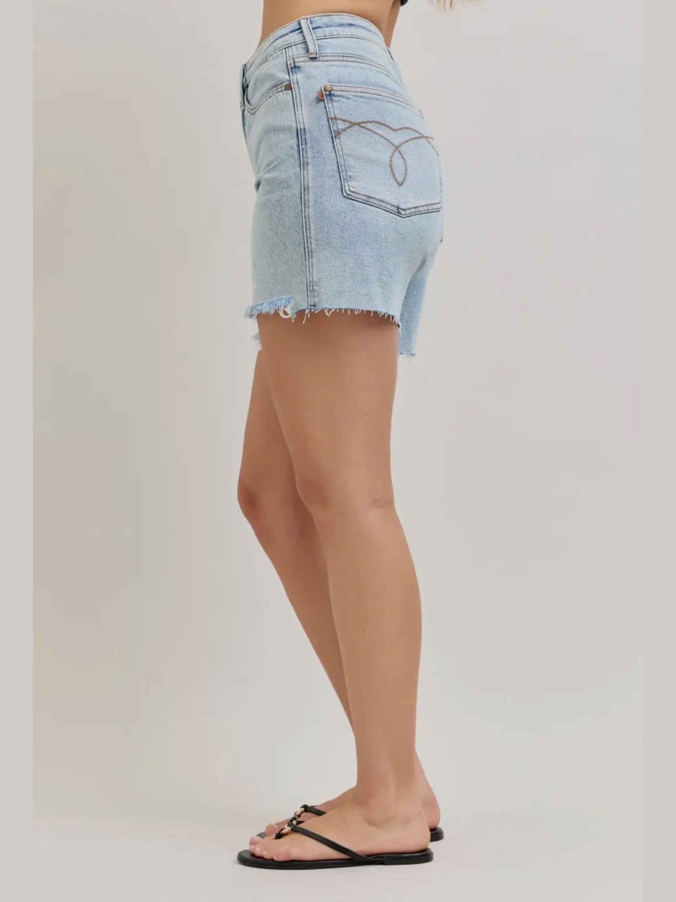 THE JUDY BLUE MAGIC DAD JEAN SHORTS - lt wash