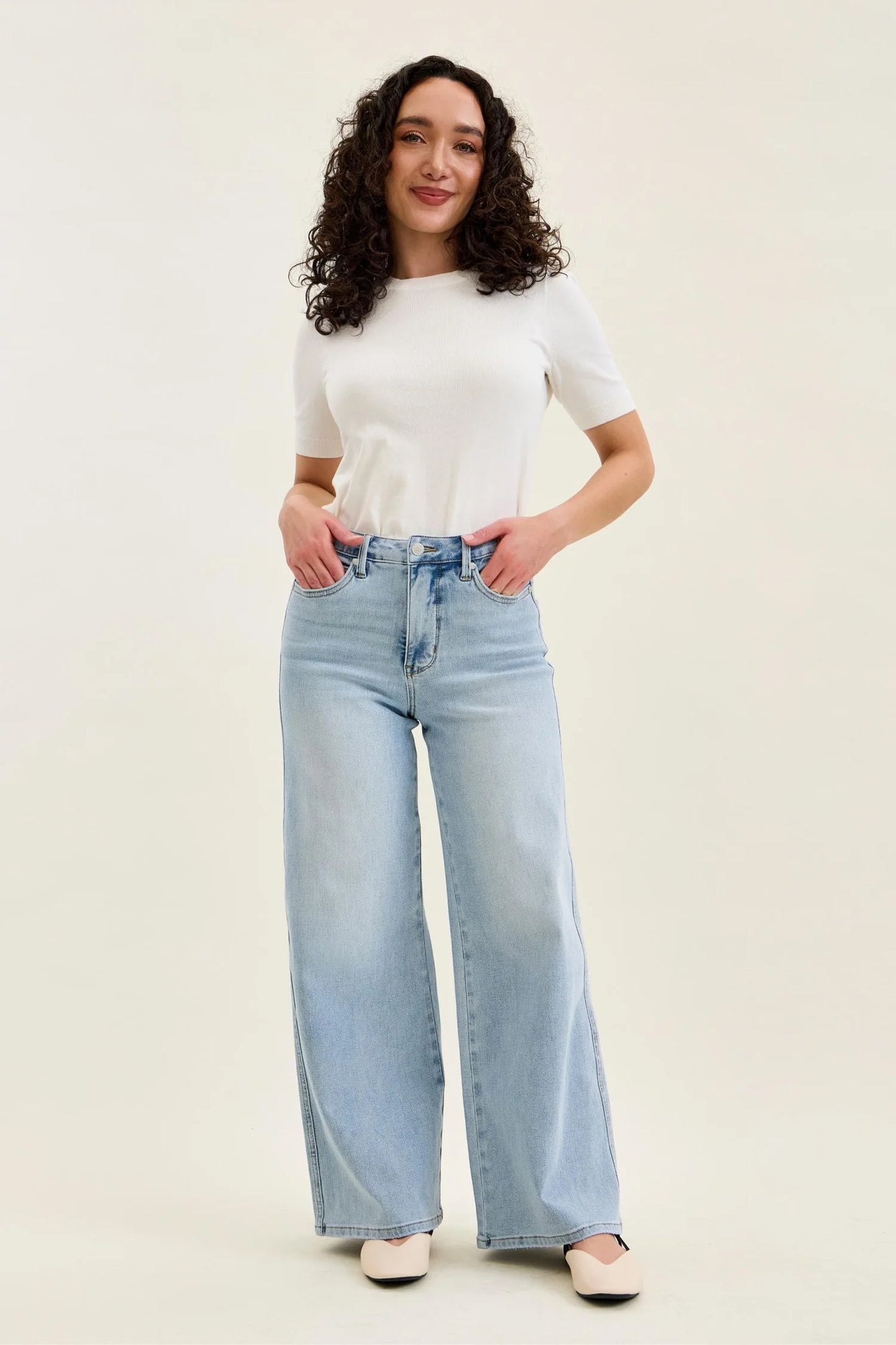 THE EVIE HW RETRO WIDE LEG LT DENIM JEANS