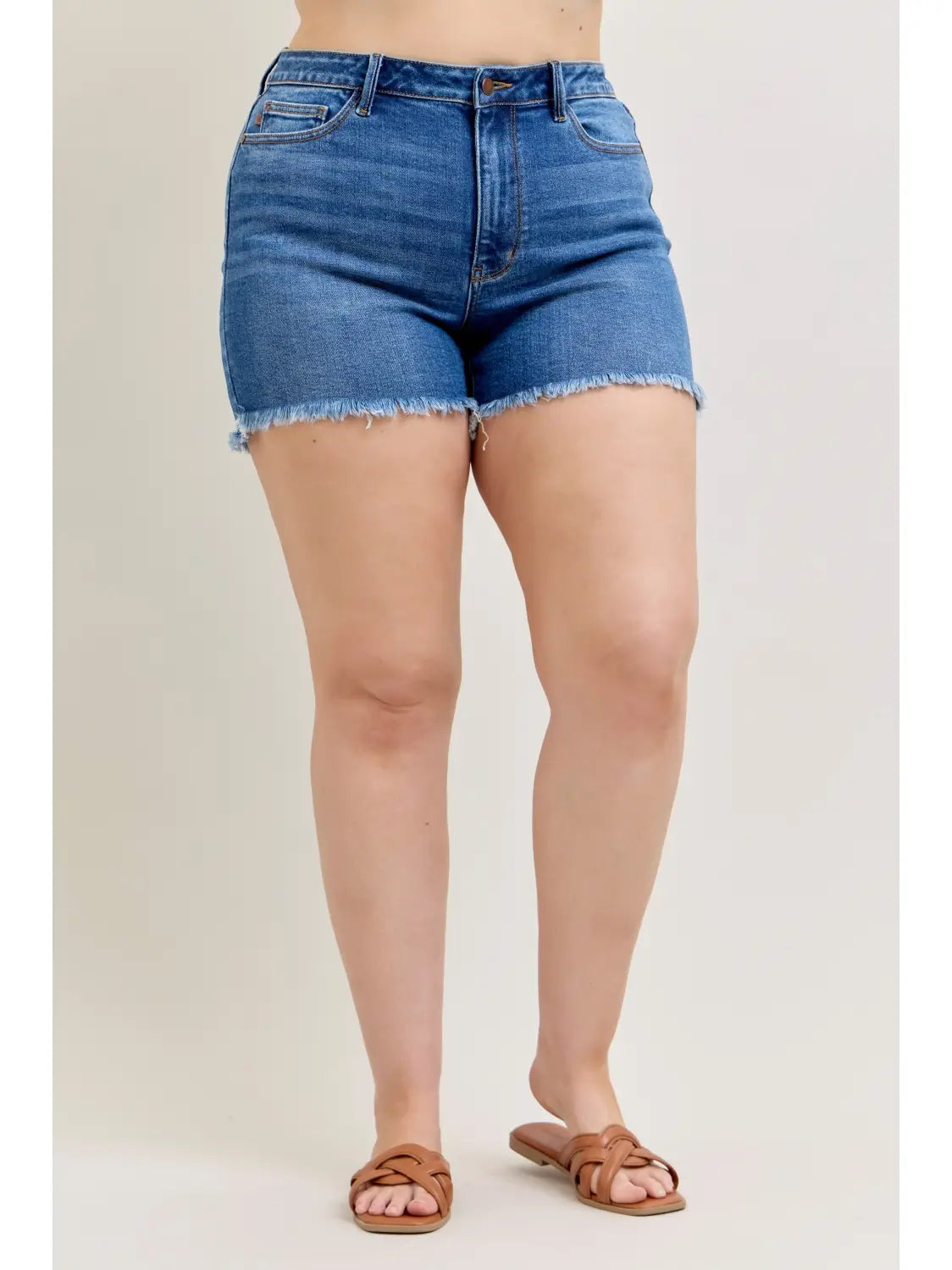 THE JUDY BLUE SLIM DAD SHORTS - med wash