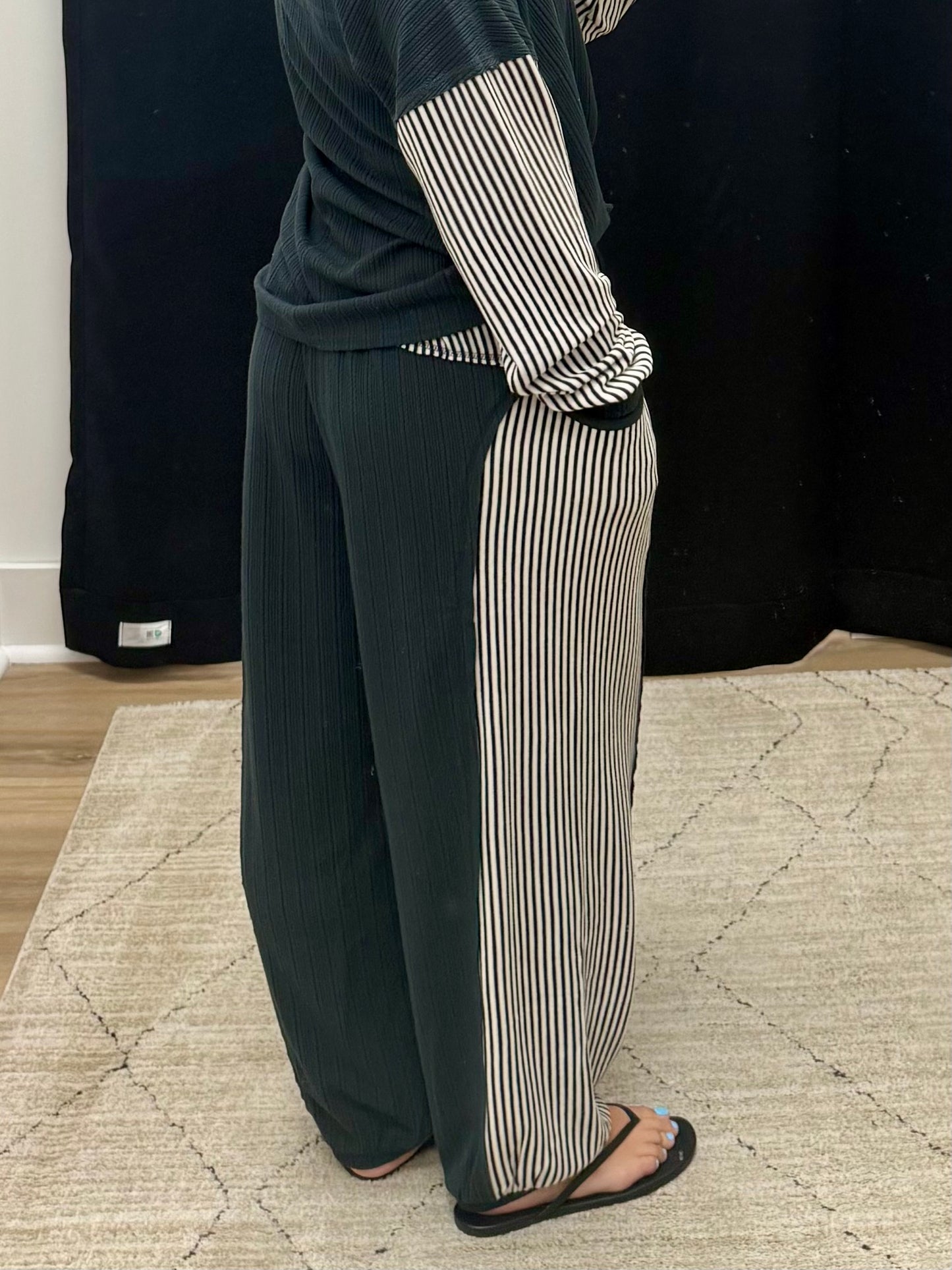 THE JACKIE CONTRAST STRIPED PANEL JOGGERS - off black