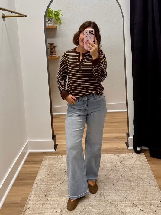 THE AERIS BUTTER SOFT HENLEY TOP - chocolate