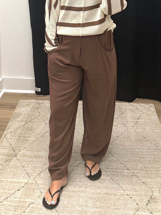 THE KANDIE RELAXED BARREL PANTS - cocoa