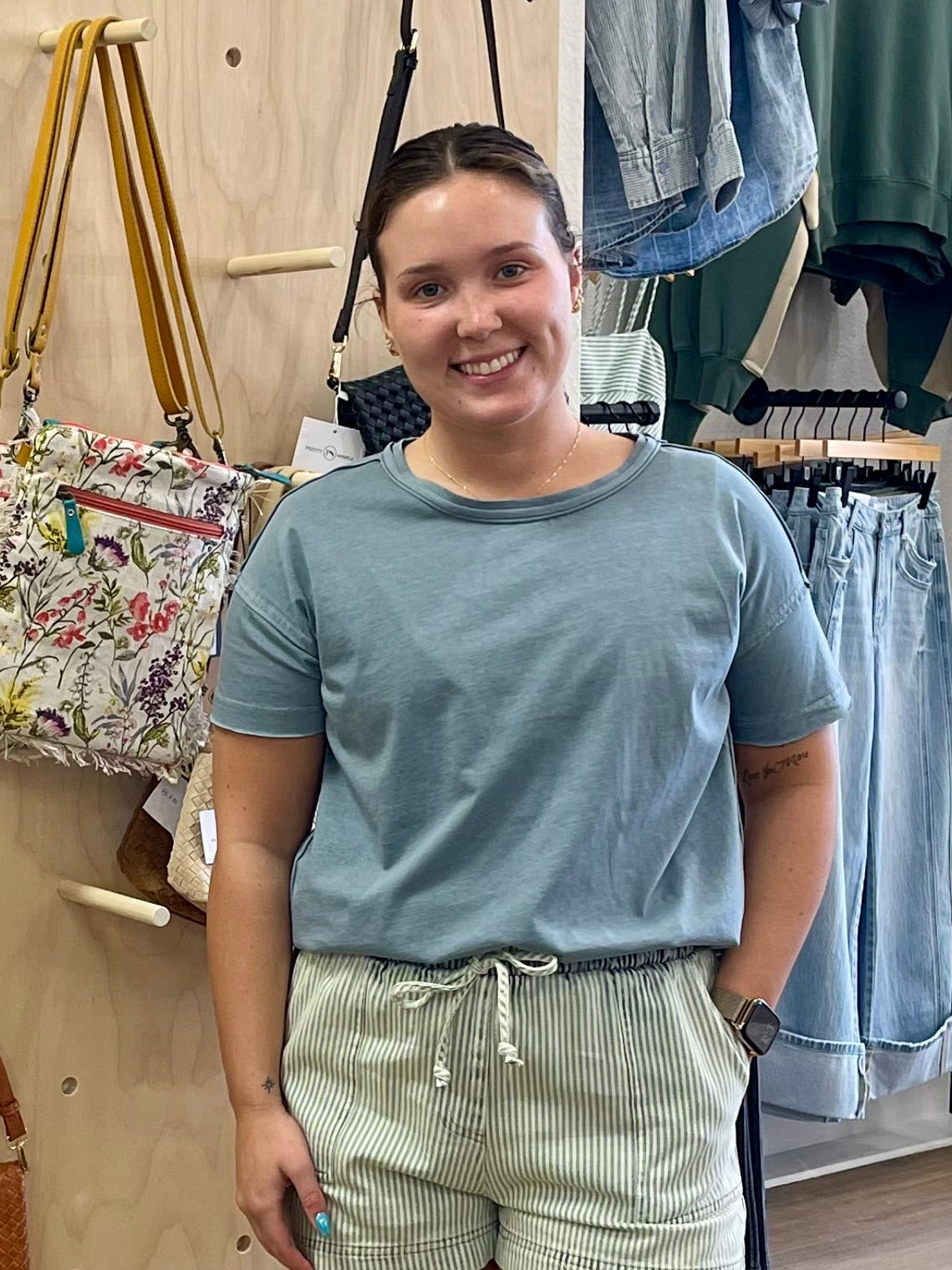 THE CATIE ROUND NECK EXPOSED SEAM TOPS