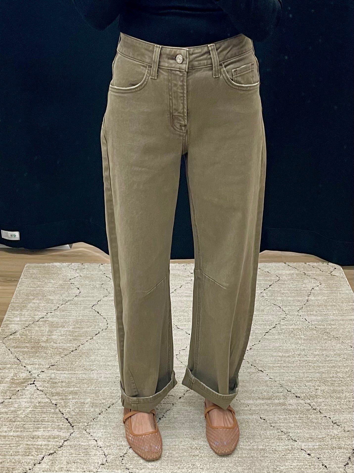 THE KATE BARREL LEG DENIM - dark taupe