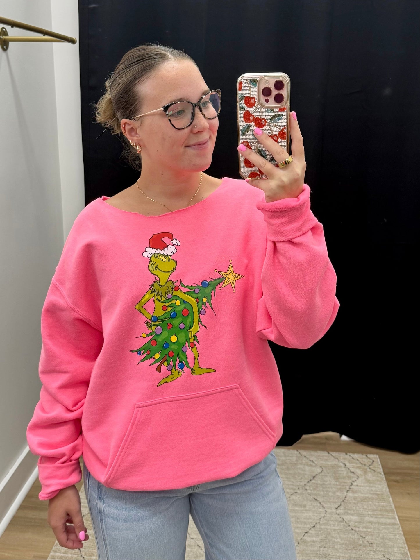 THE GRINCH STEALING CHRISTMAS POCKET SWEATSHIRT - pink