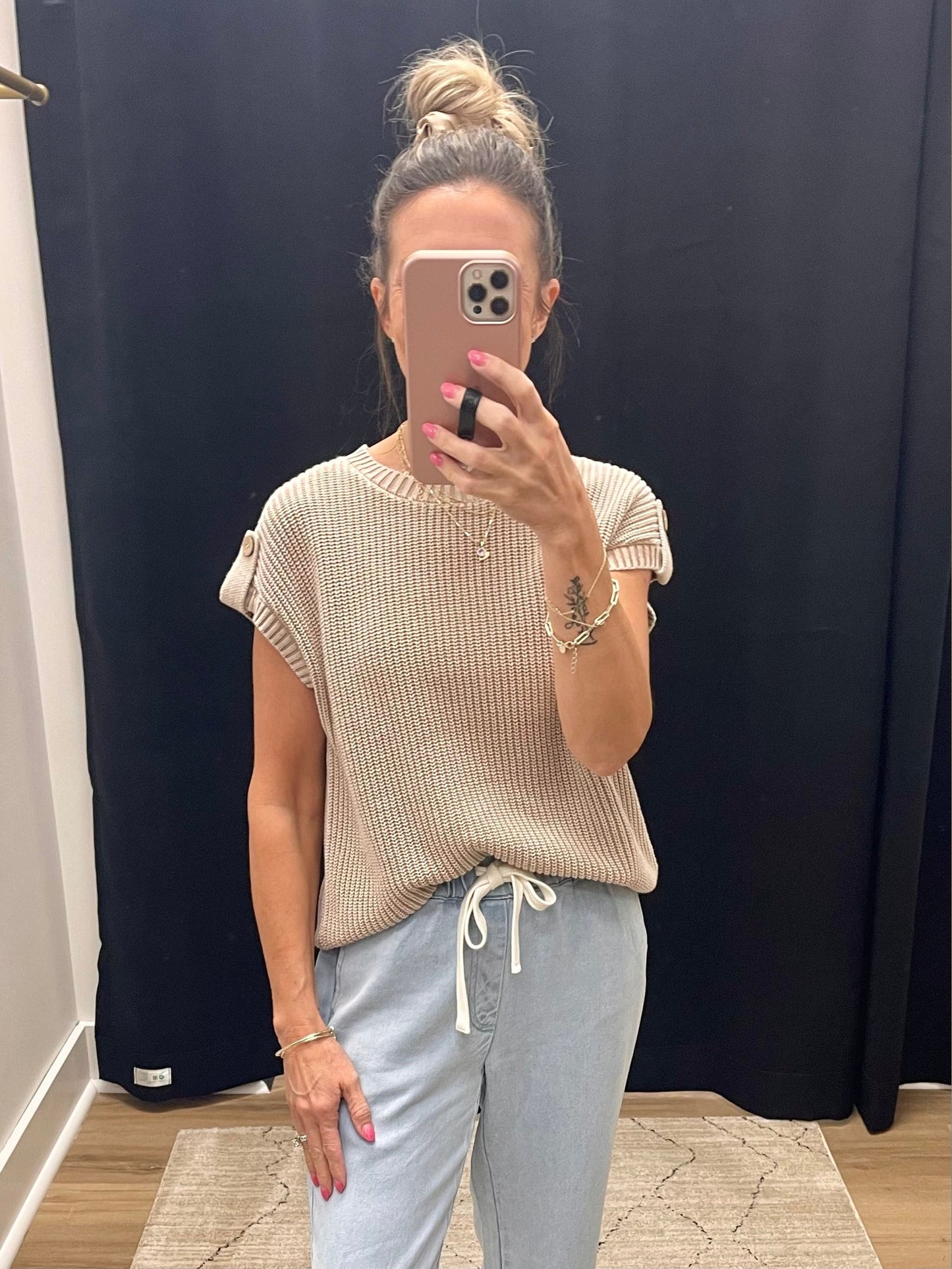 THE NADINE ACID WASH TAB SLEEVE TOP - khaki