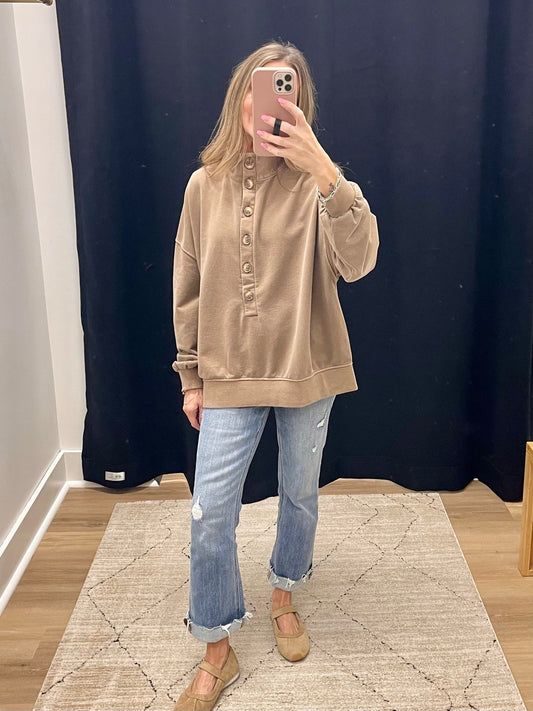 THE KELLY HENLEY SWEATSHIRT - tan