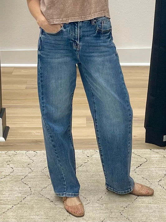 THE JAYLEN MEDIUM WASH BARREL DENIM