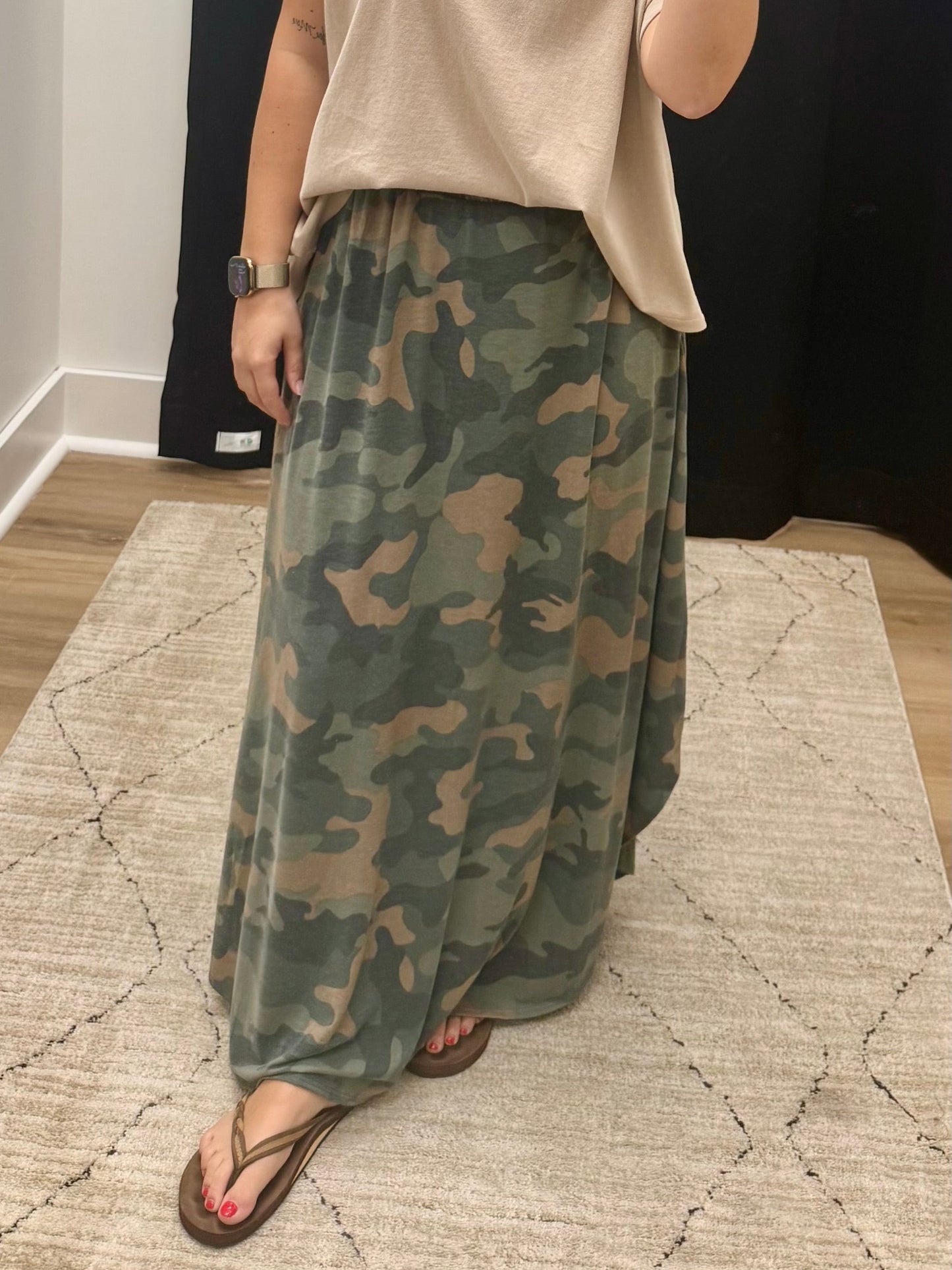 THE MAGGIE CAMO ROUND LONG SKIRT