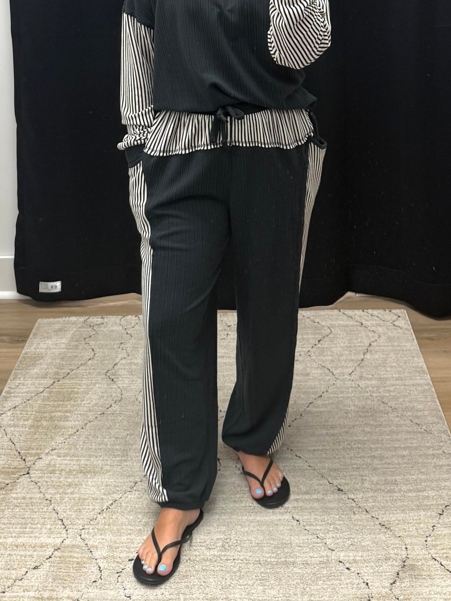 THE JACKIE CONTRAST STRIPED PANEL JOGGERS - off black