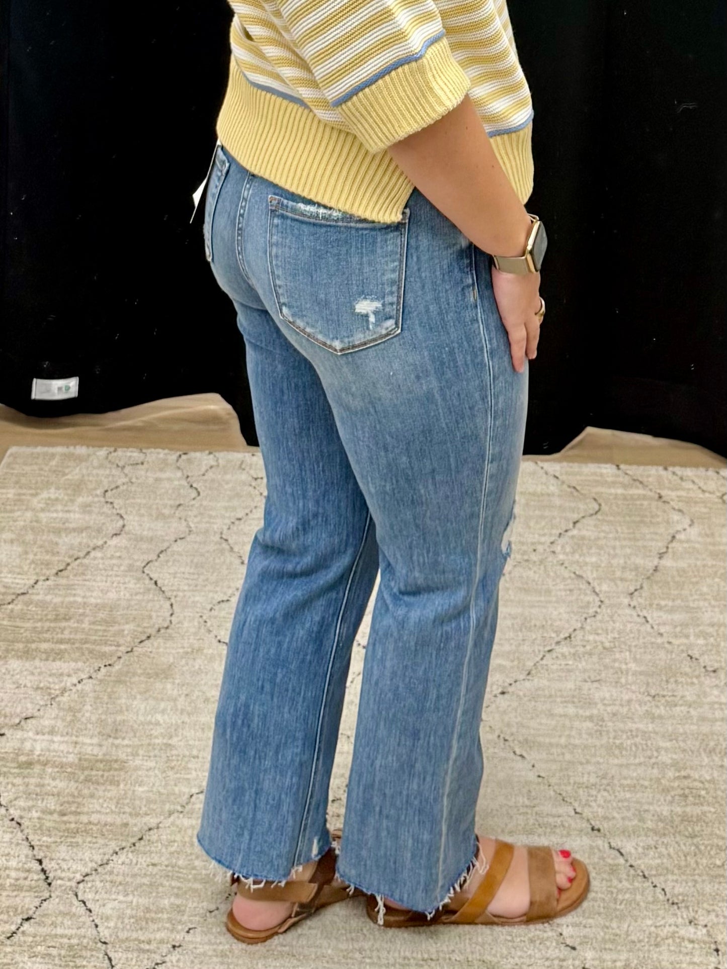 THE CALI DISTRESSED KICK FLARE CROP DENIM
