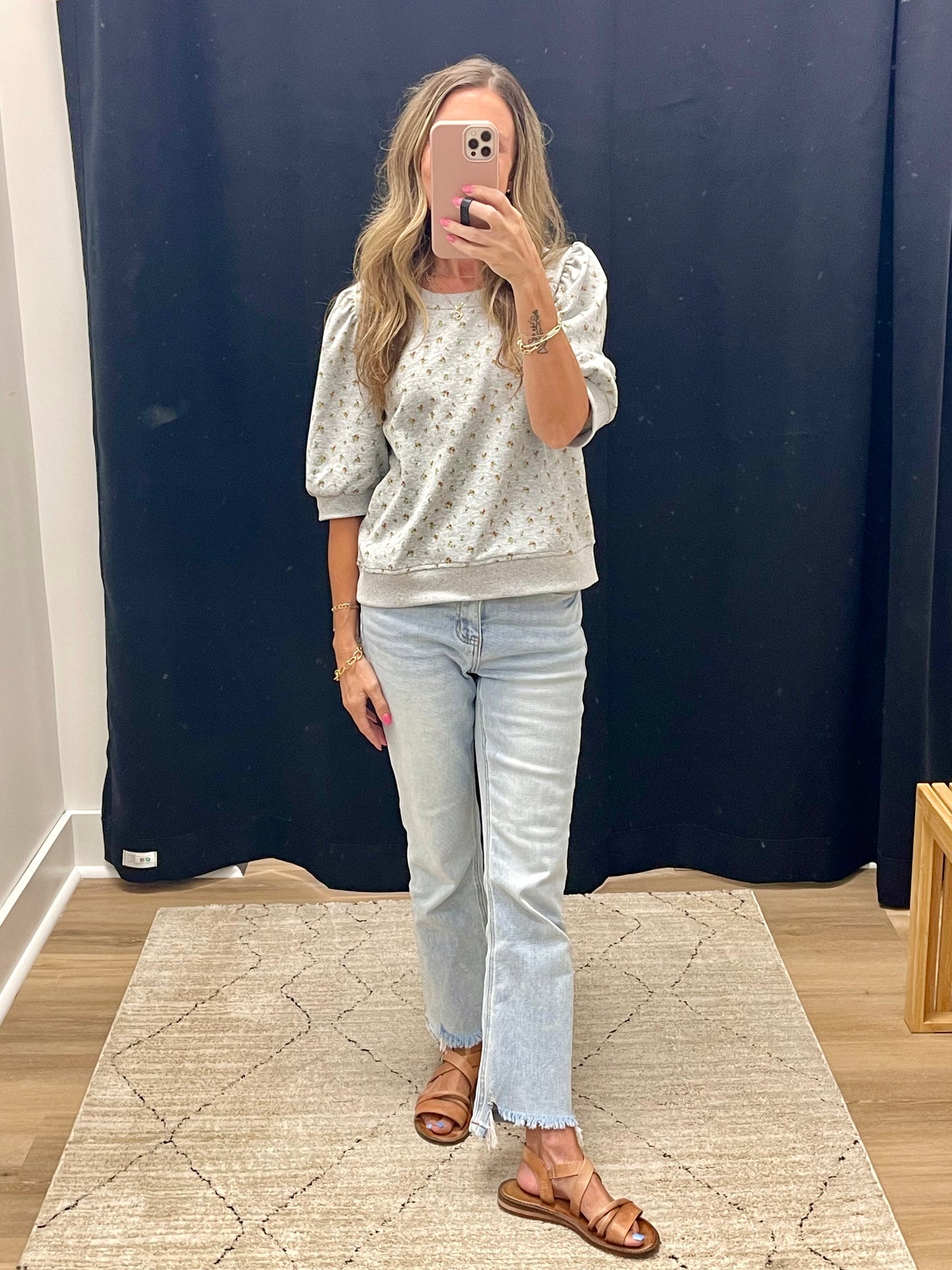 THE AMY FLORAL 1/2 SLEEVE LENGTH TOP - grey