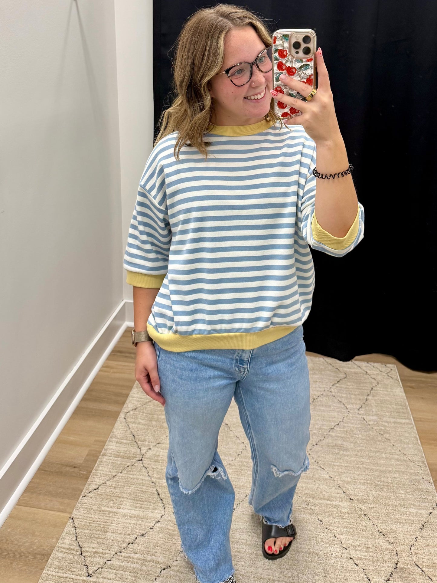 THE LINDSEY COLORBLOCK TRIM SHORT SLEEVE TOP