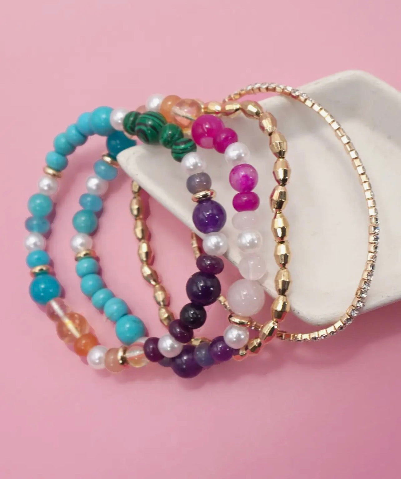 MULTICOLORED GLASS BEADED BRACELET
