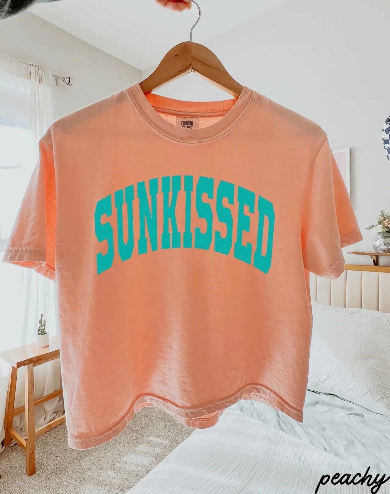 THE SUNKISSED PEACHY CROPPED TEE
