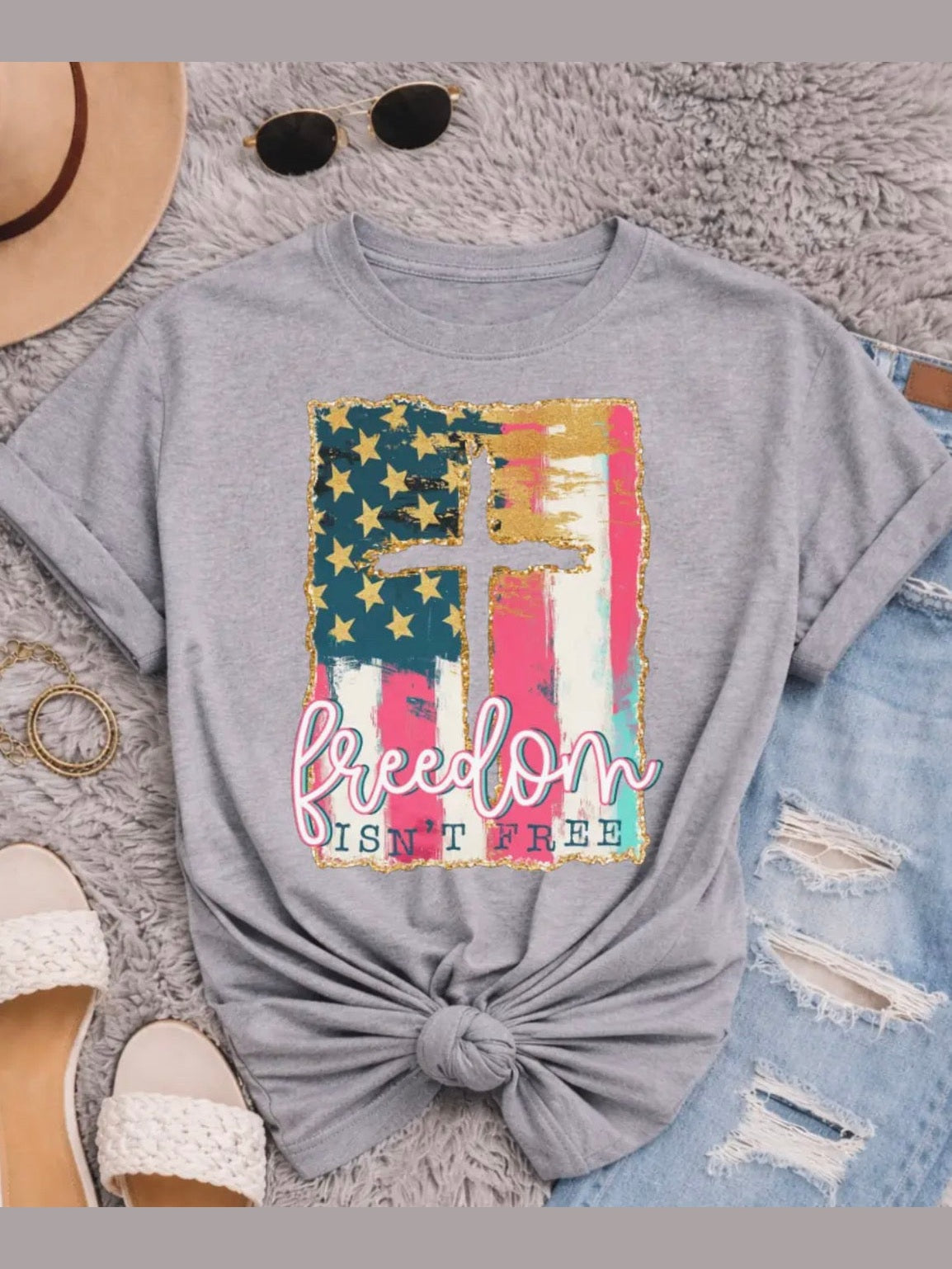 THE FREEDOM ISN’T FREE GRAPHIC TEE - gray