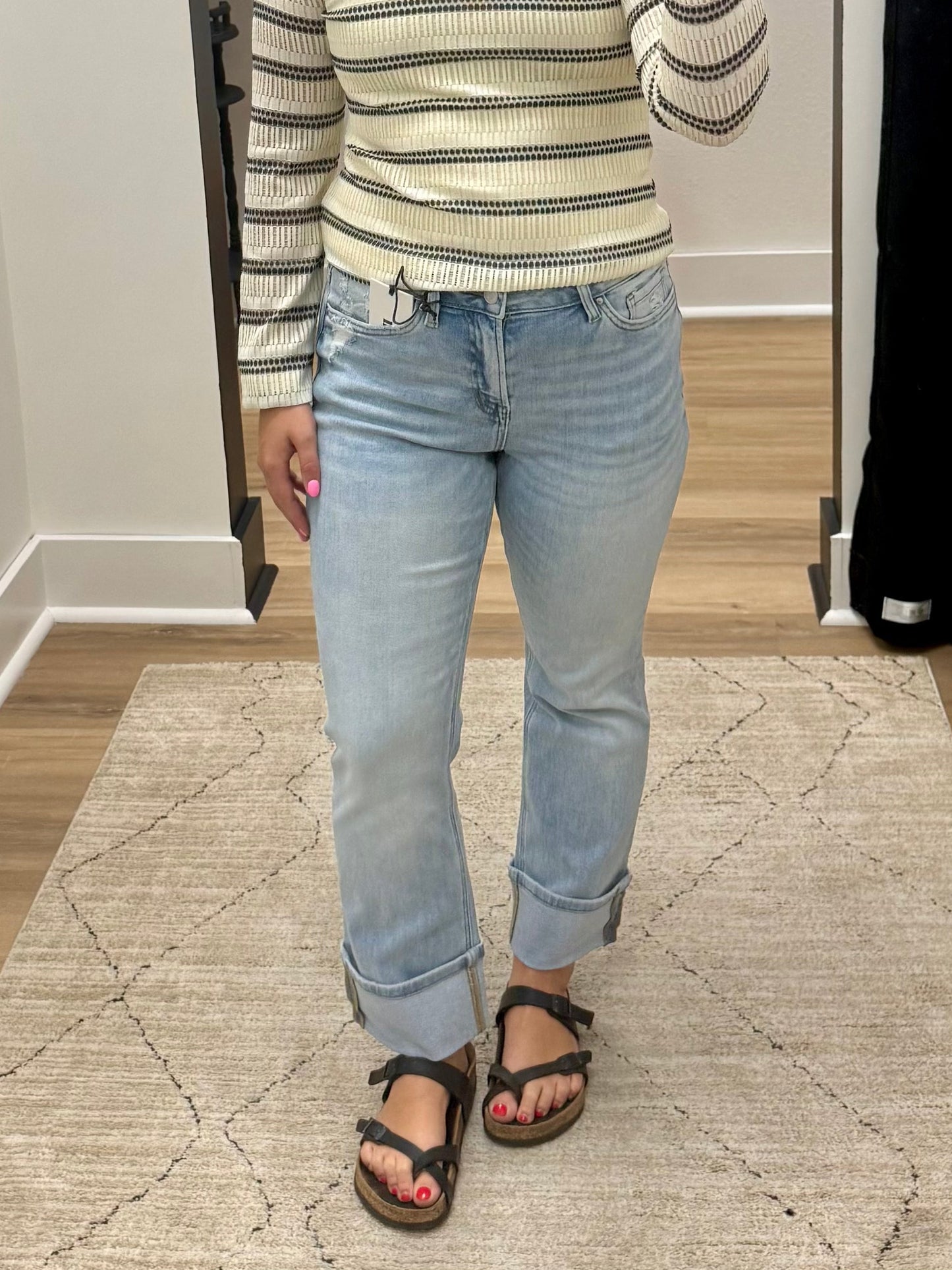 THE LYNNLEE MID RISE STRAIGHT LEG - lt wash