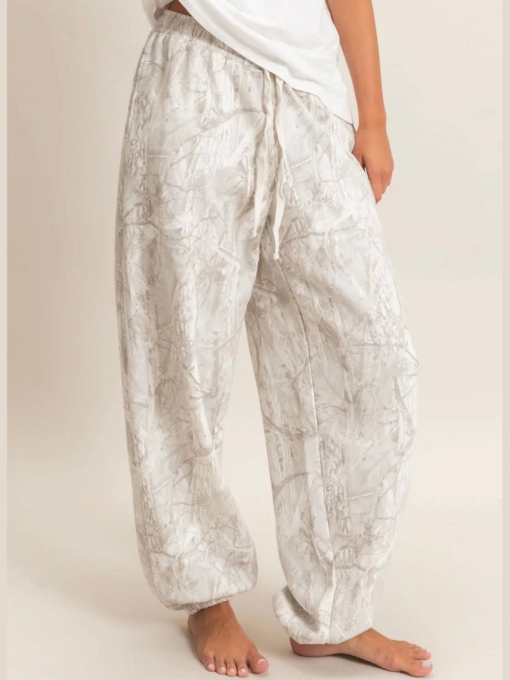 THE CIERA TREE CAMO SWEATPANTS - grey