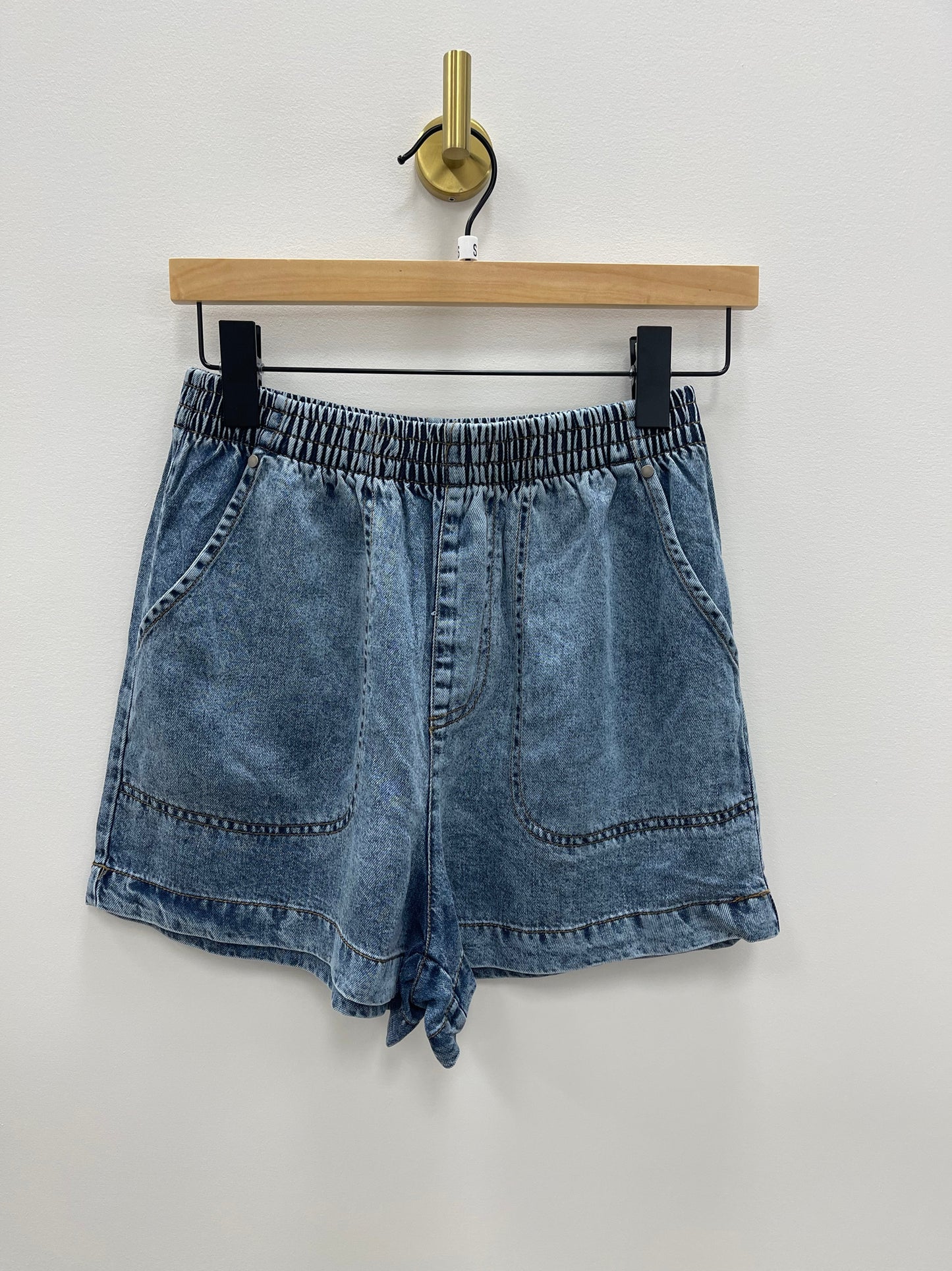THE AMARI CHAMBRAY DENIM SHORTS