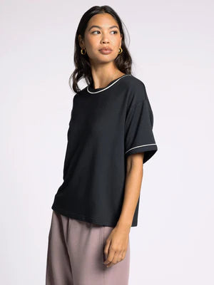 THE ANNE CONTRAST PIPING TOP - black